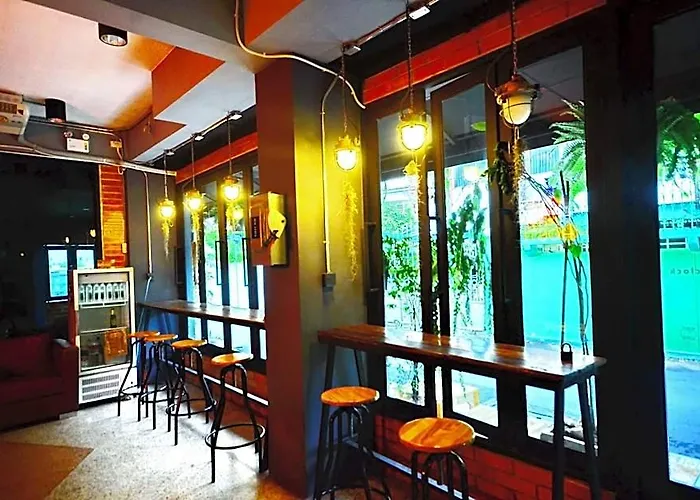 The Neighbor Hoot & Cafe