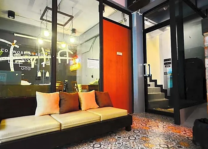 ホテル The Neighbor Hoot & Cafe 2*