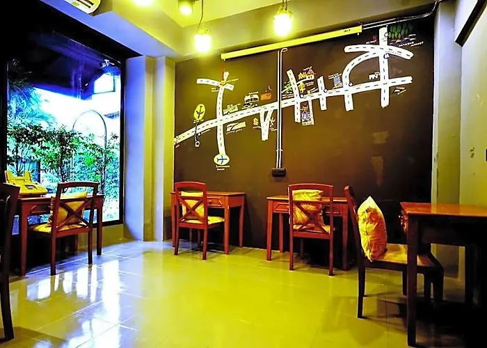 The Neighbor Hoot & Cafe 2*