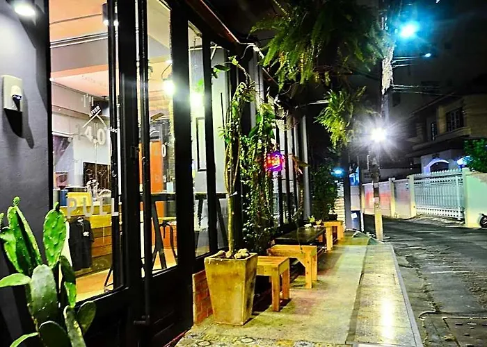 The Neighbor Hoot & Cafe ホテル 2*